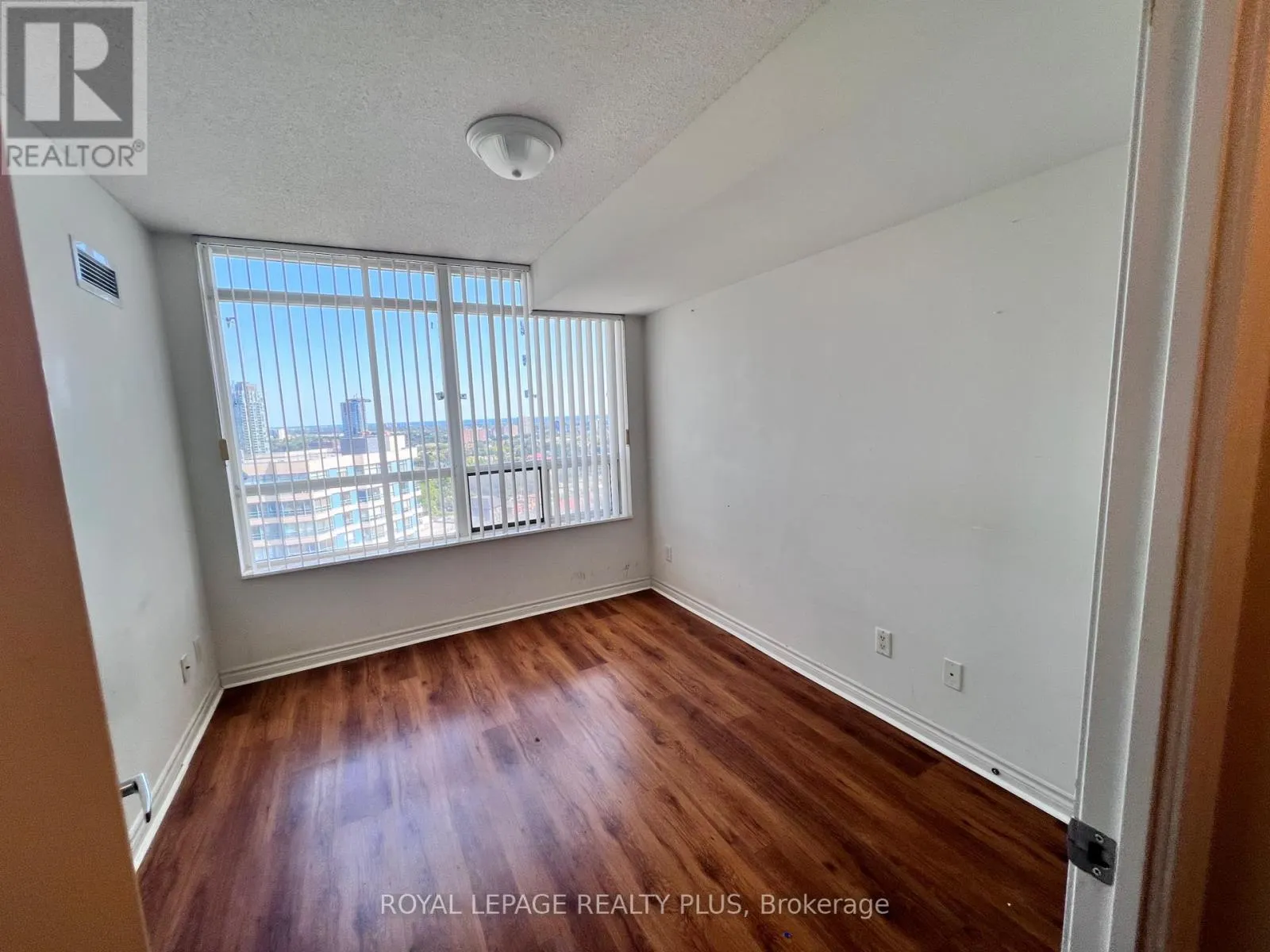 1810 - 3880 DUKE OF YORK BOULEVARD