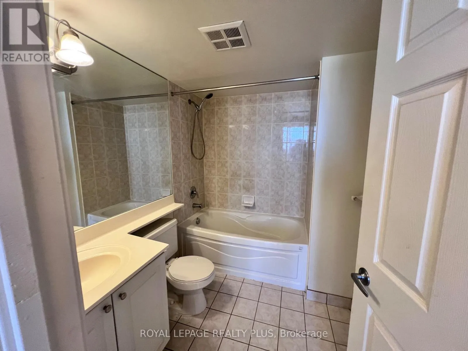 1810 - 3880 DUKE OF YORK BOULEVARD