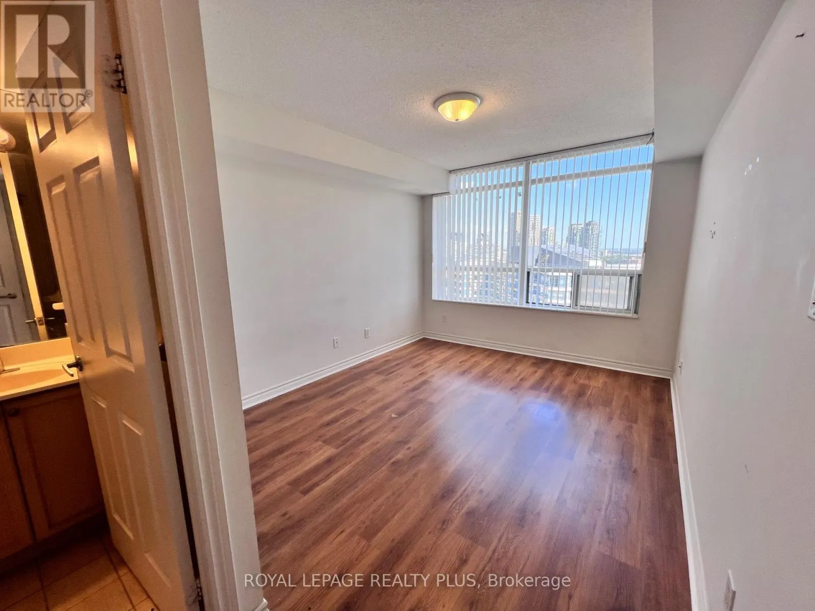 1810 - 3880 DUKE OF YORK BOULEVARD