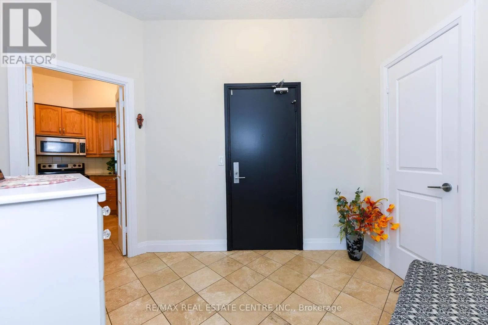 2605 - 90 ABSOLUTE AVENUE