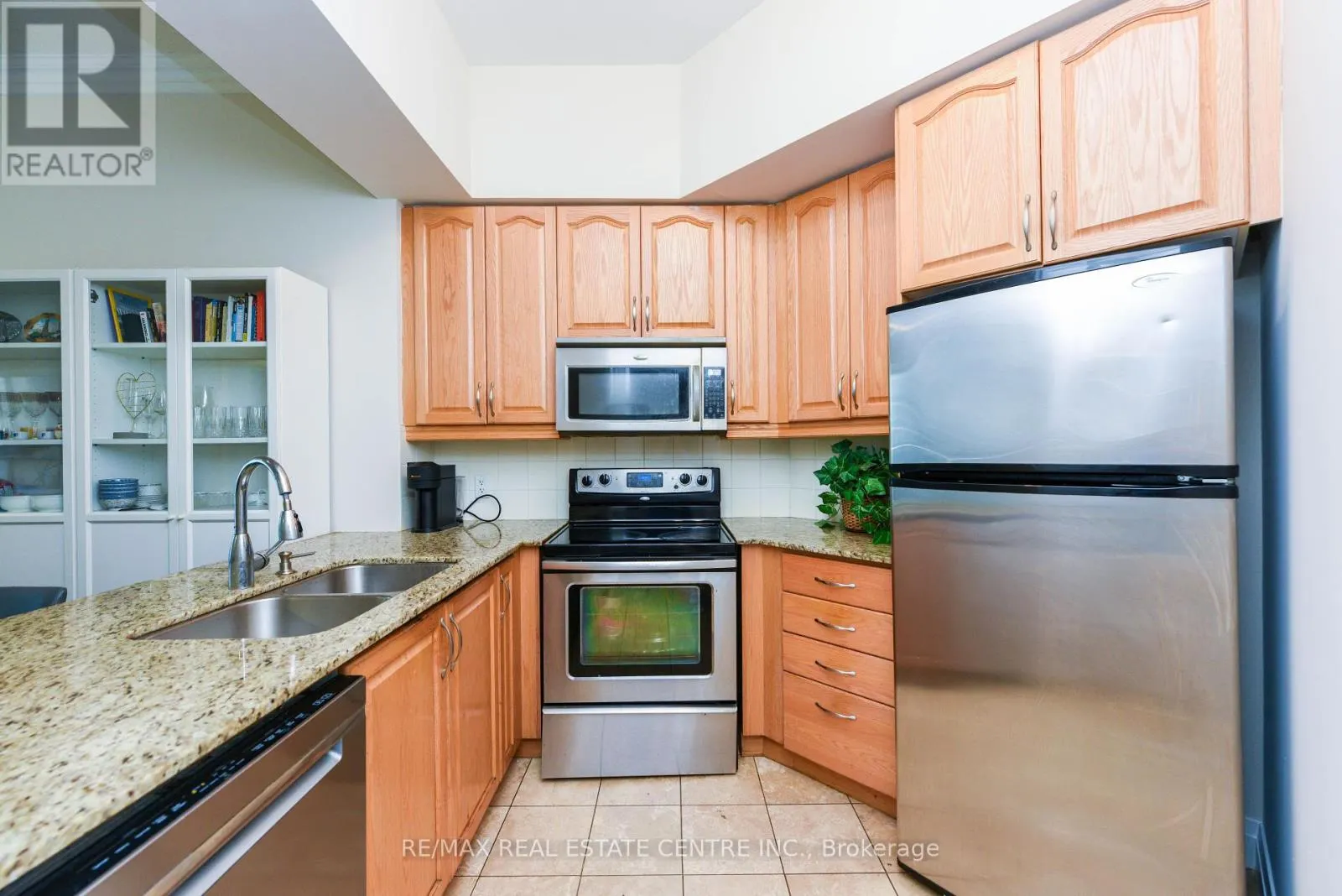 2605 - 90 ABSOLUTE AVENUE