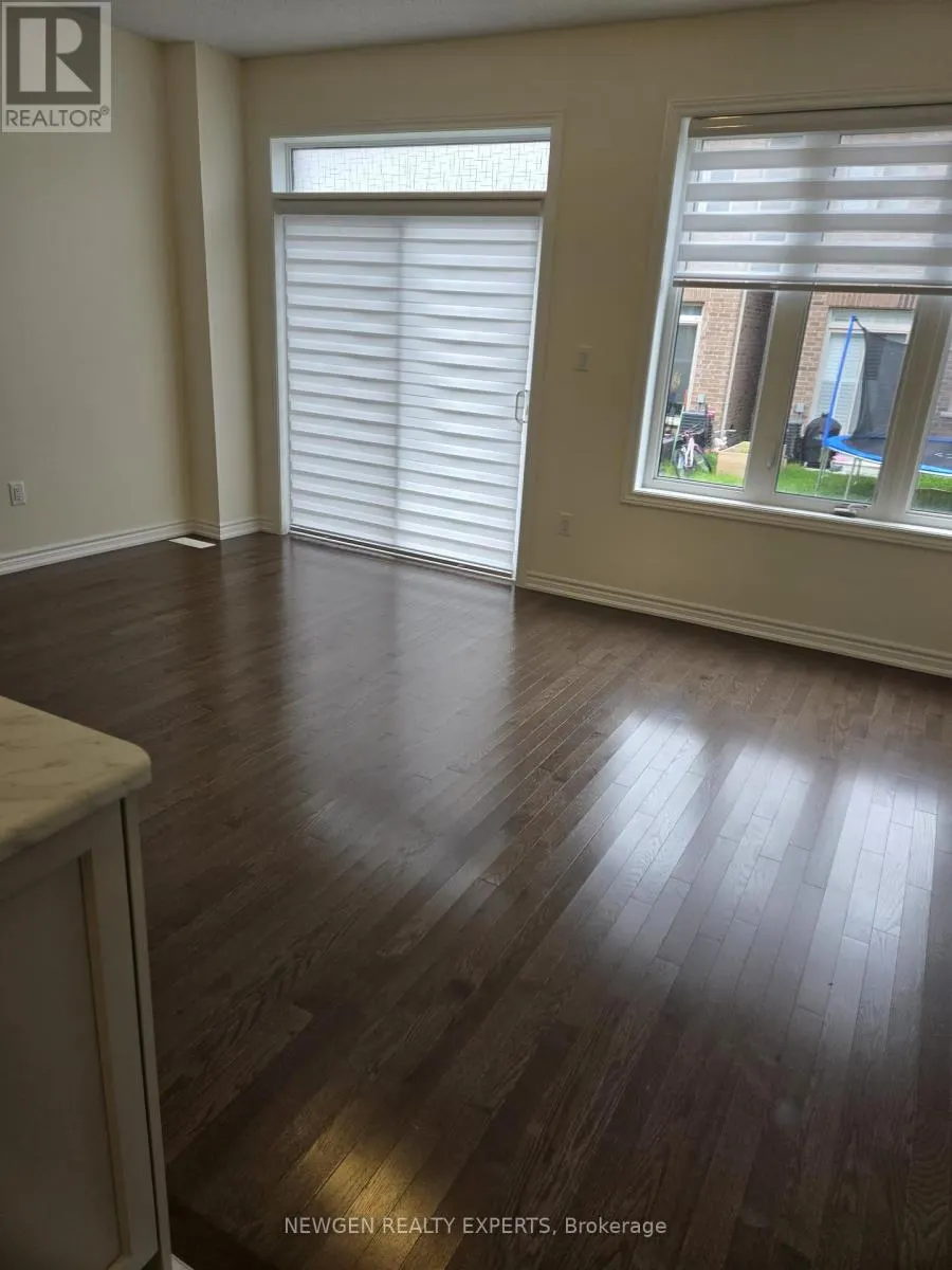 27 DONALD FICHT CRESCENT