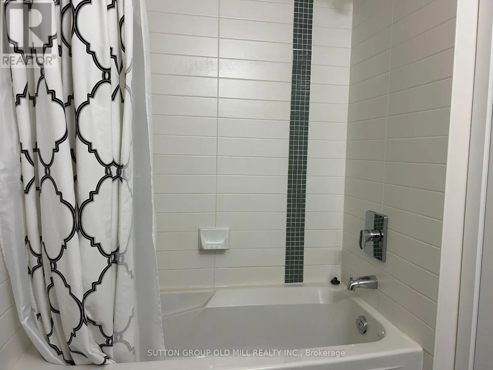 304 - 4070 CONFEDERATION PARKWAY