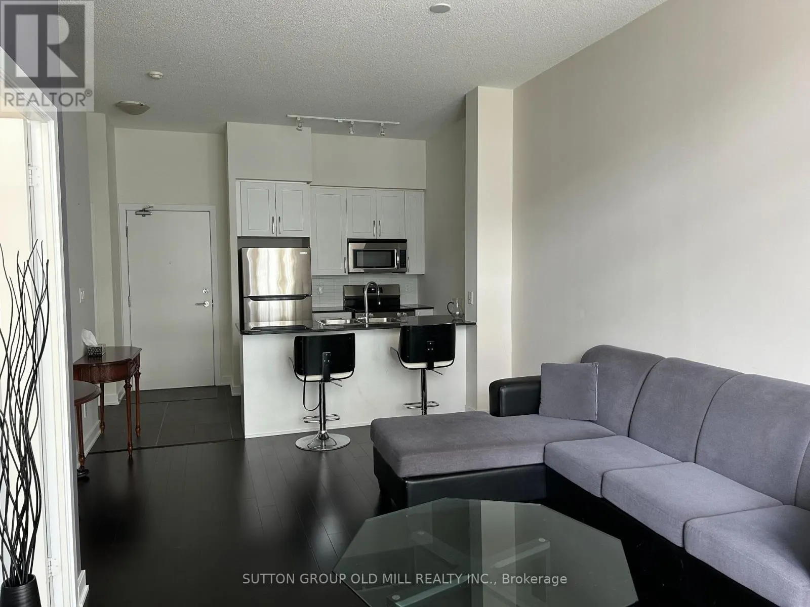 304 - 4070 CONFEDERATION PARKWAY