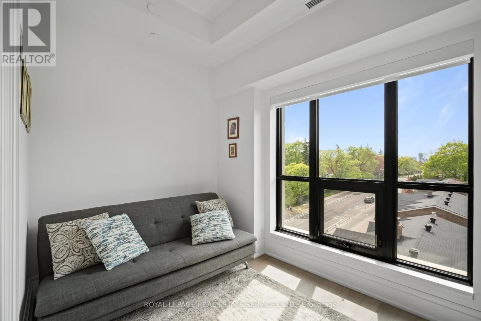 504 - 4 THE KINGSWAY