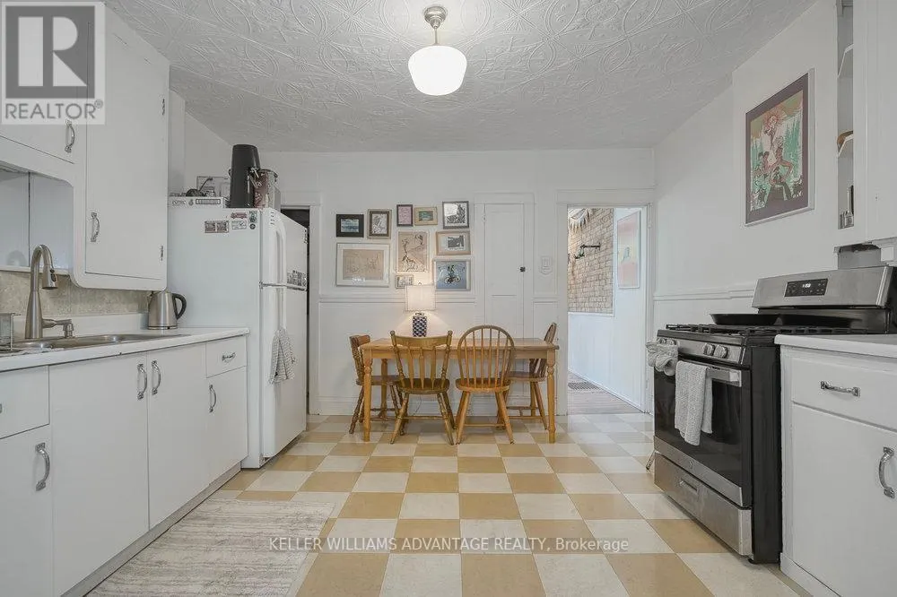 32 BARTLETT AVENUE