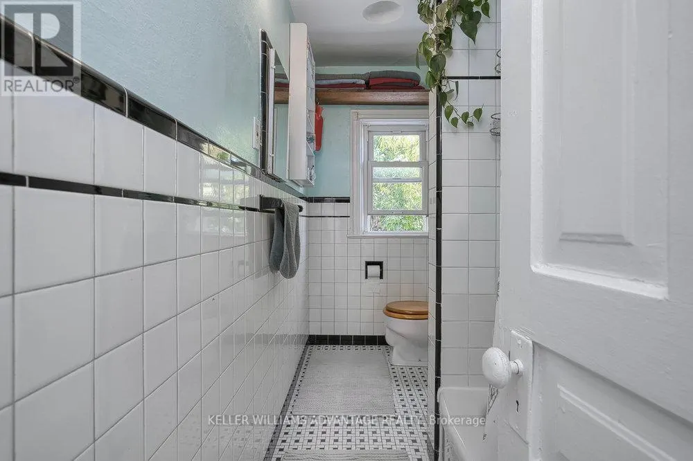 32 BARTLETT AVENUE
