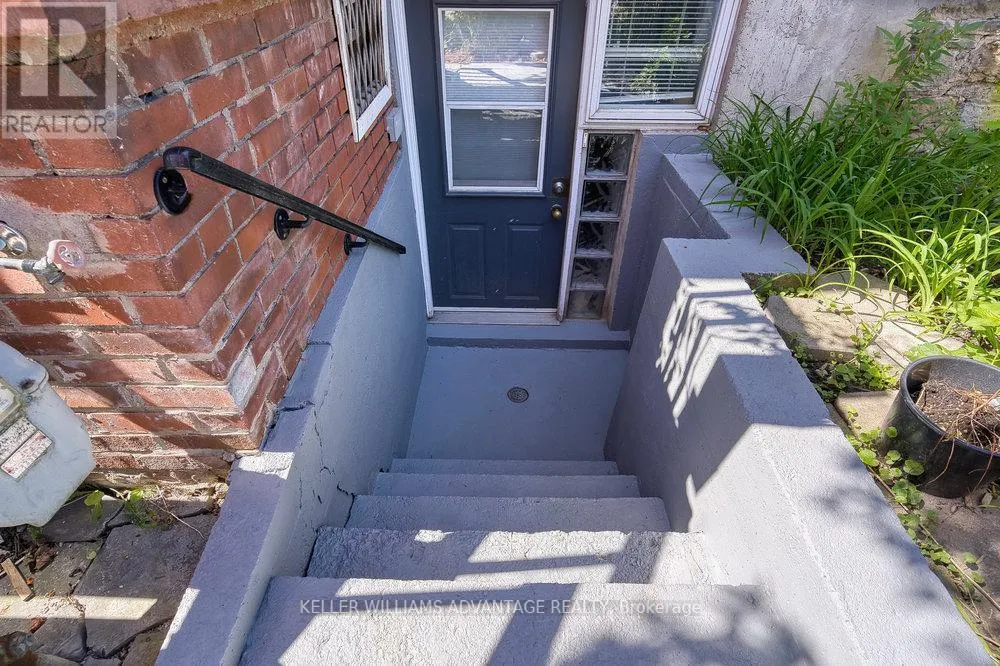32 BARTLETT AVENUE
