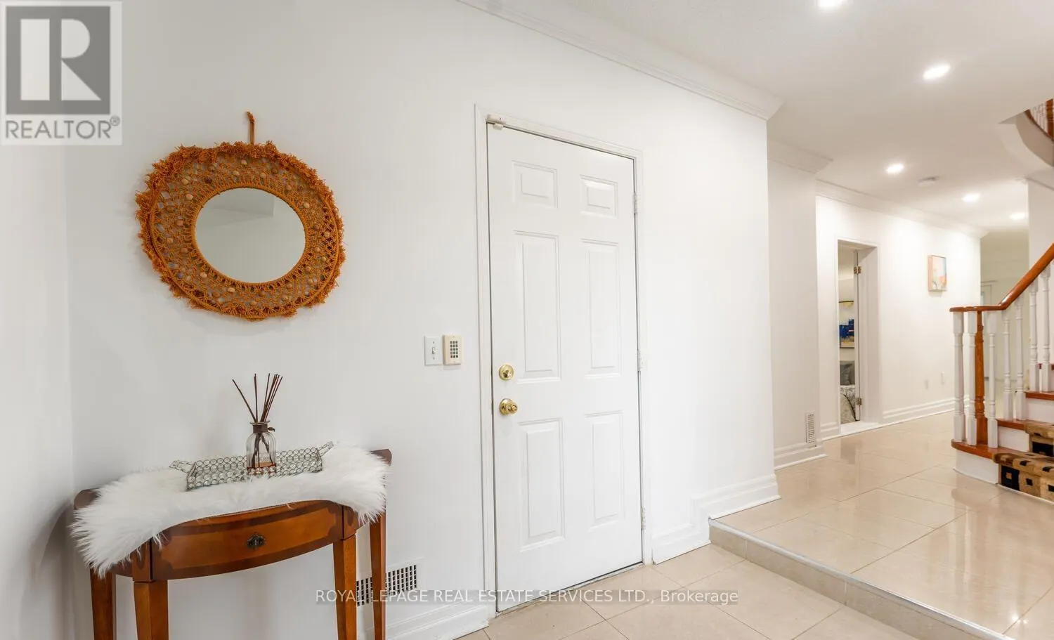UPPER - 4745 GLASSHILL GROVE