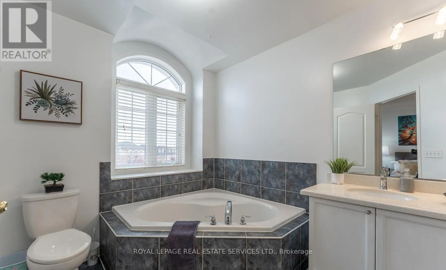 UPPER - 4745 GLASSHILL GROVE