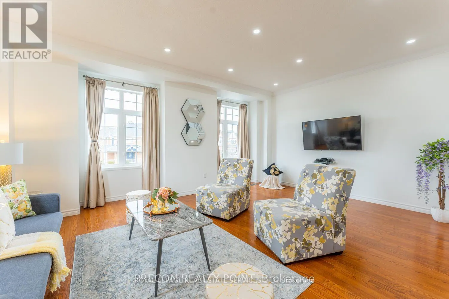 UPPER - 4745 GLASSHILL GROVE