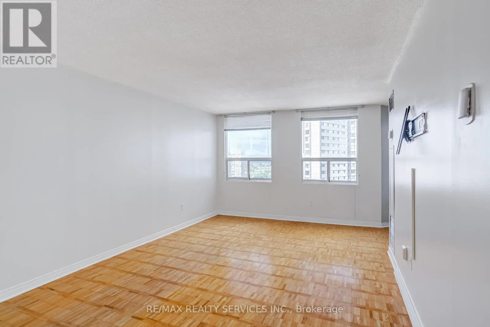 1508 - 3650 KANEFF CRESCENT