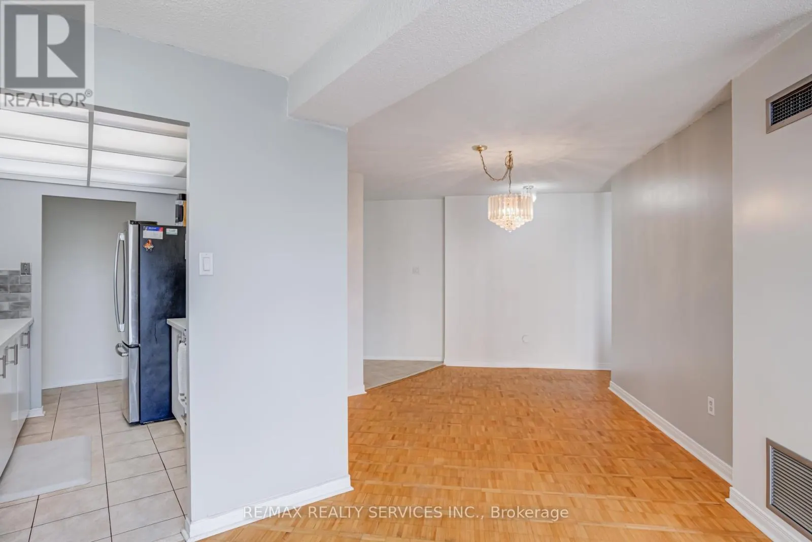1508 - 3650 KANEFF CRESCENT