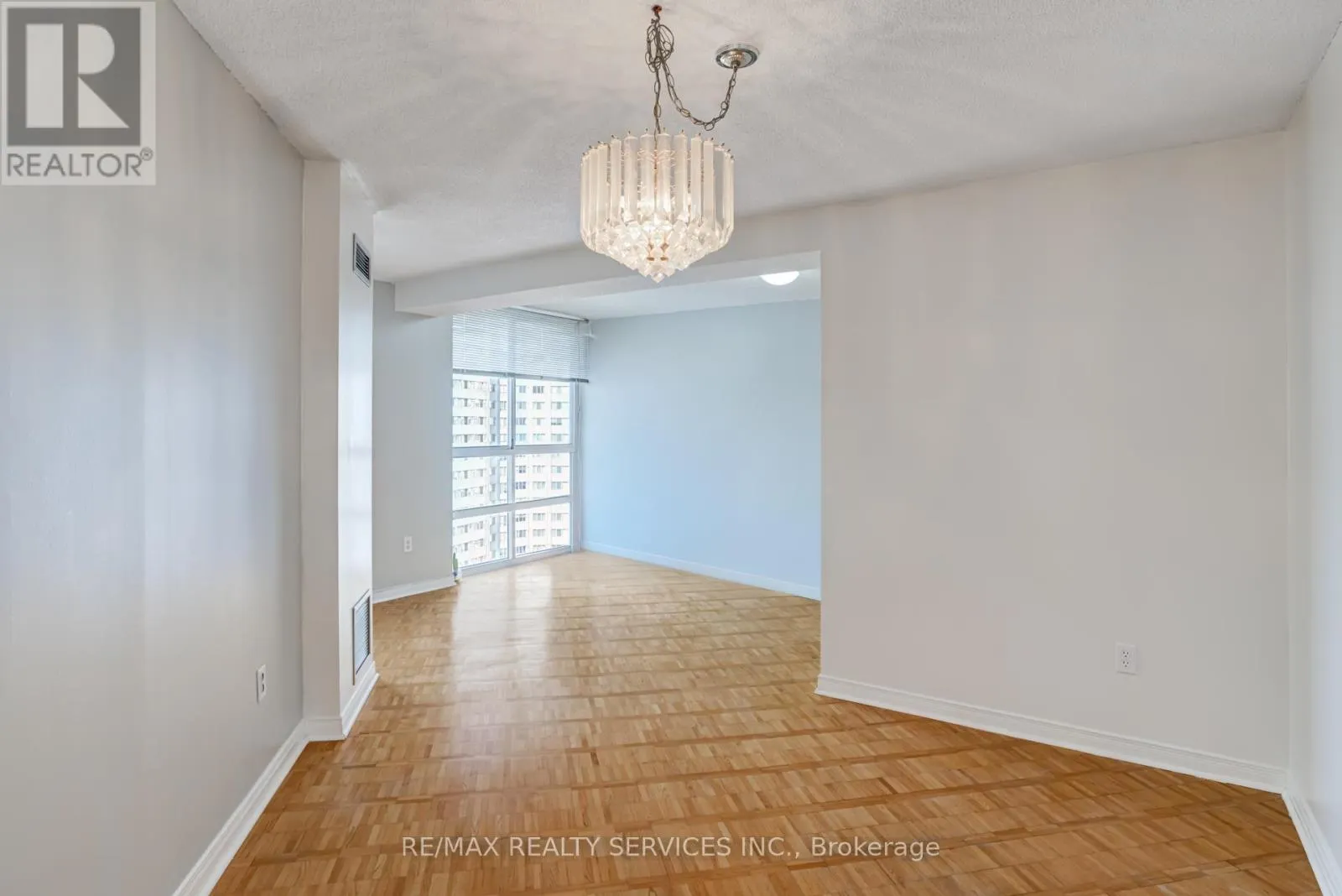 1508 - 3650 KANEFF CRESCENT