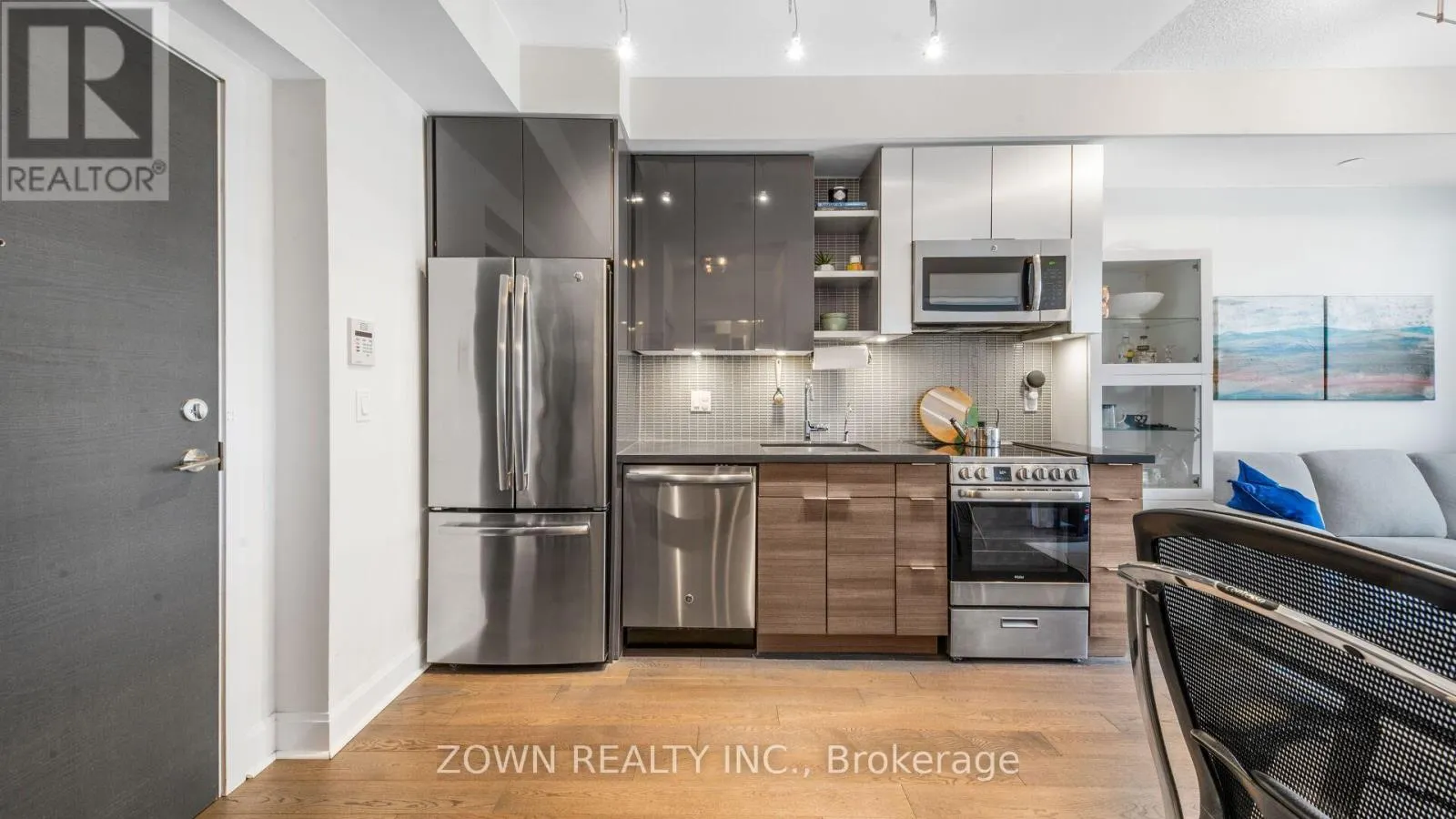 1206 - 33 SHORE BREEZE DRIVE