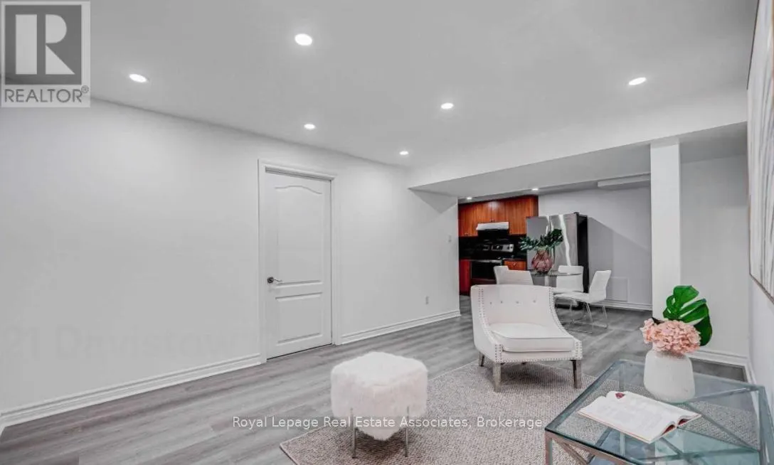 21 DAVISTOW CRESCENT