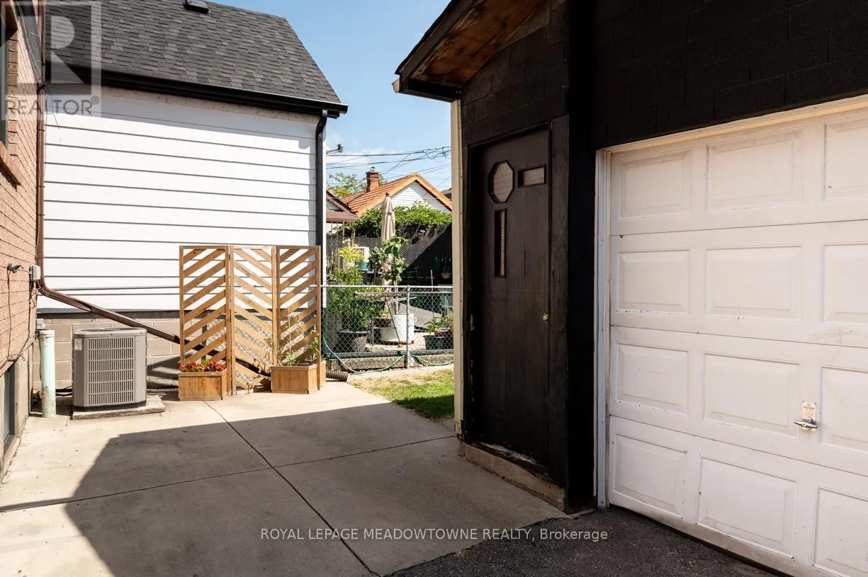 17 KERSDALE AVENUE