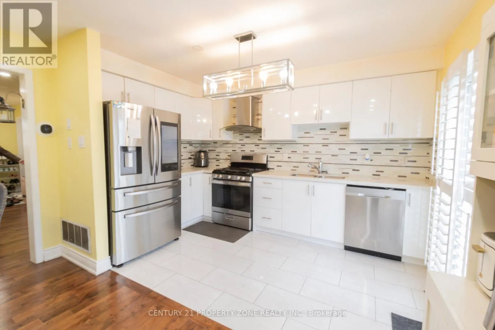 32 SUMMERDALE CRESCENT
