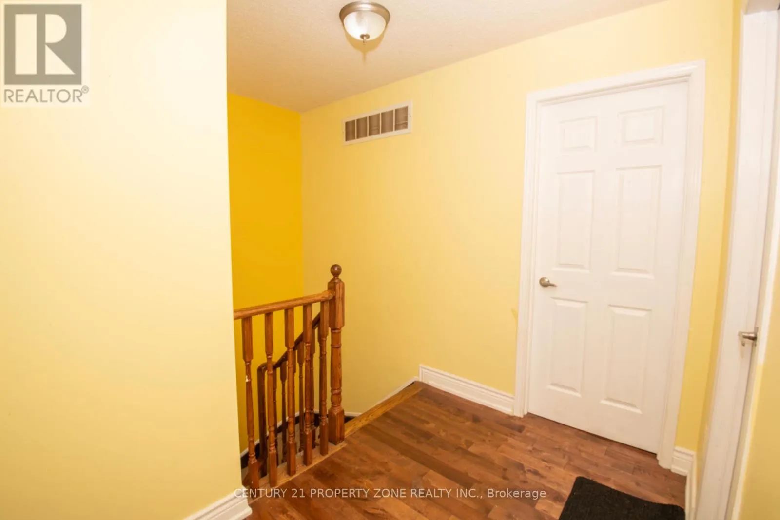 32 SUMMERDALE CRESCENT