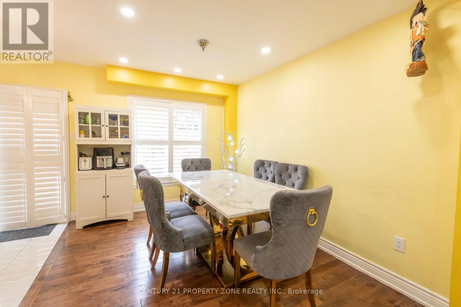 32 SUMMERDALE CRESCENT