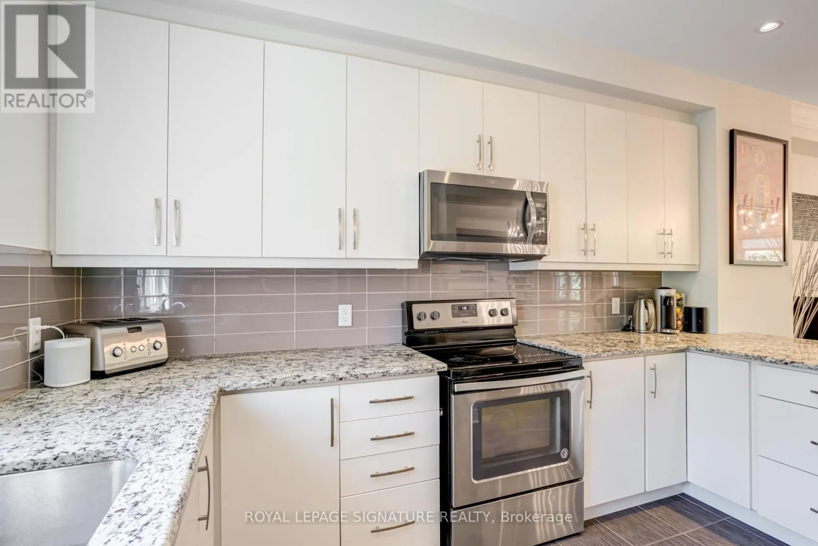 1223 AZINGER LANE