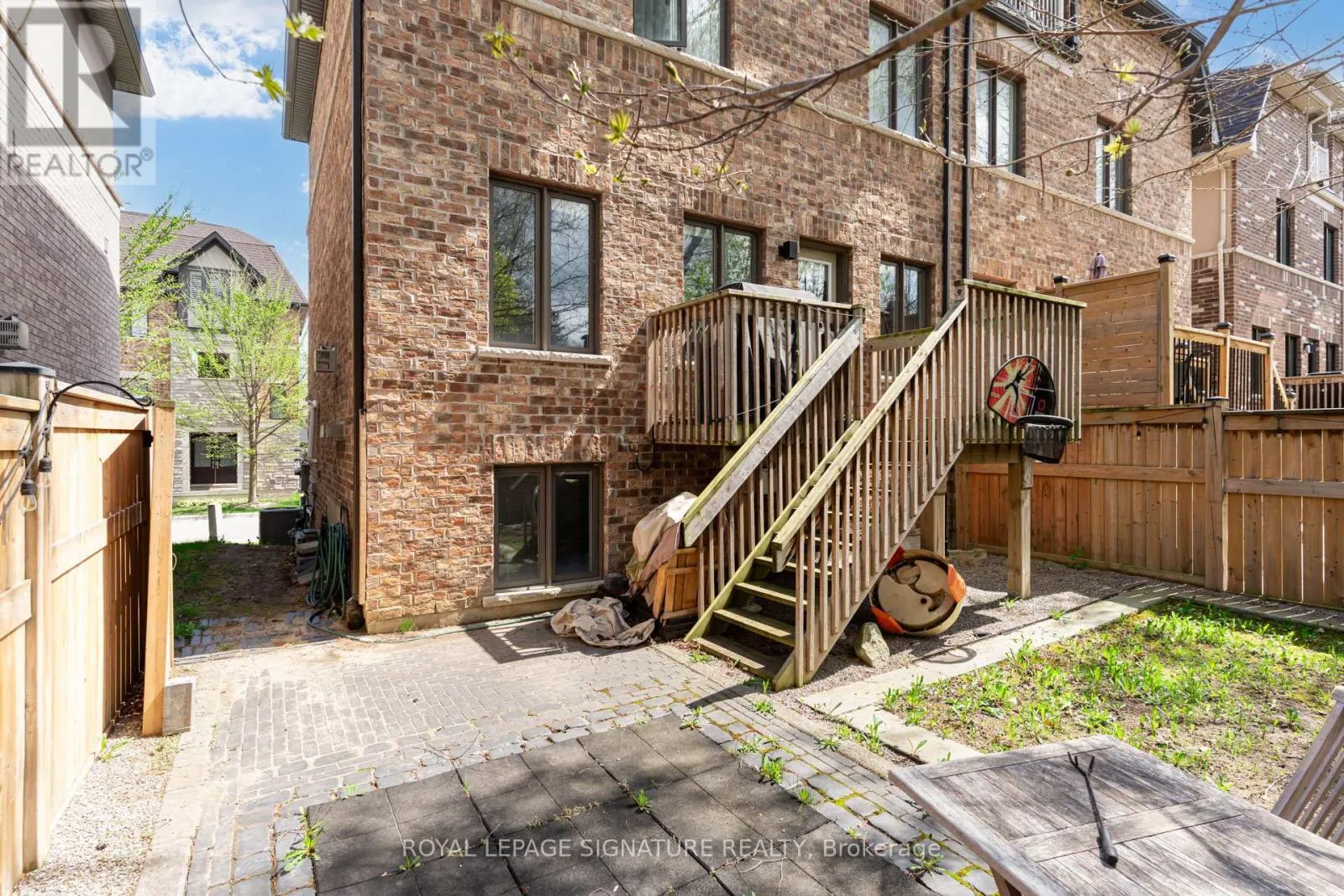 1223 AZINGER LANE