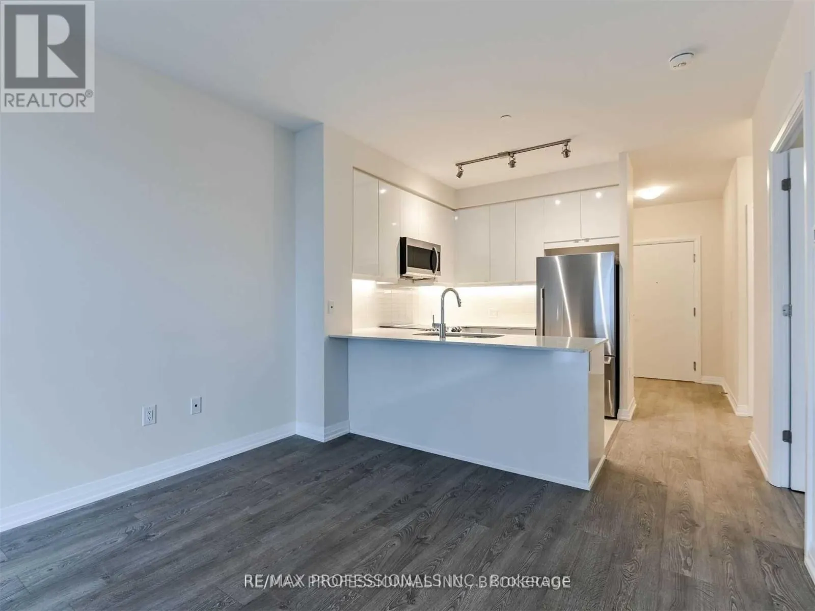 801 - 50 THOMAS RILEY ROAD