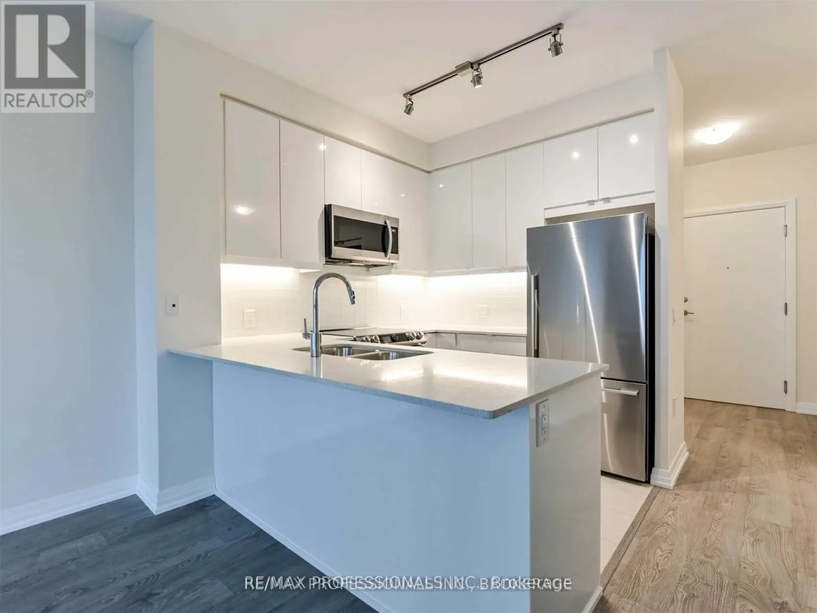 801 - 50 THOMAS RILEY ROAD