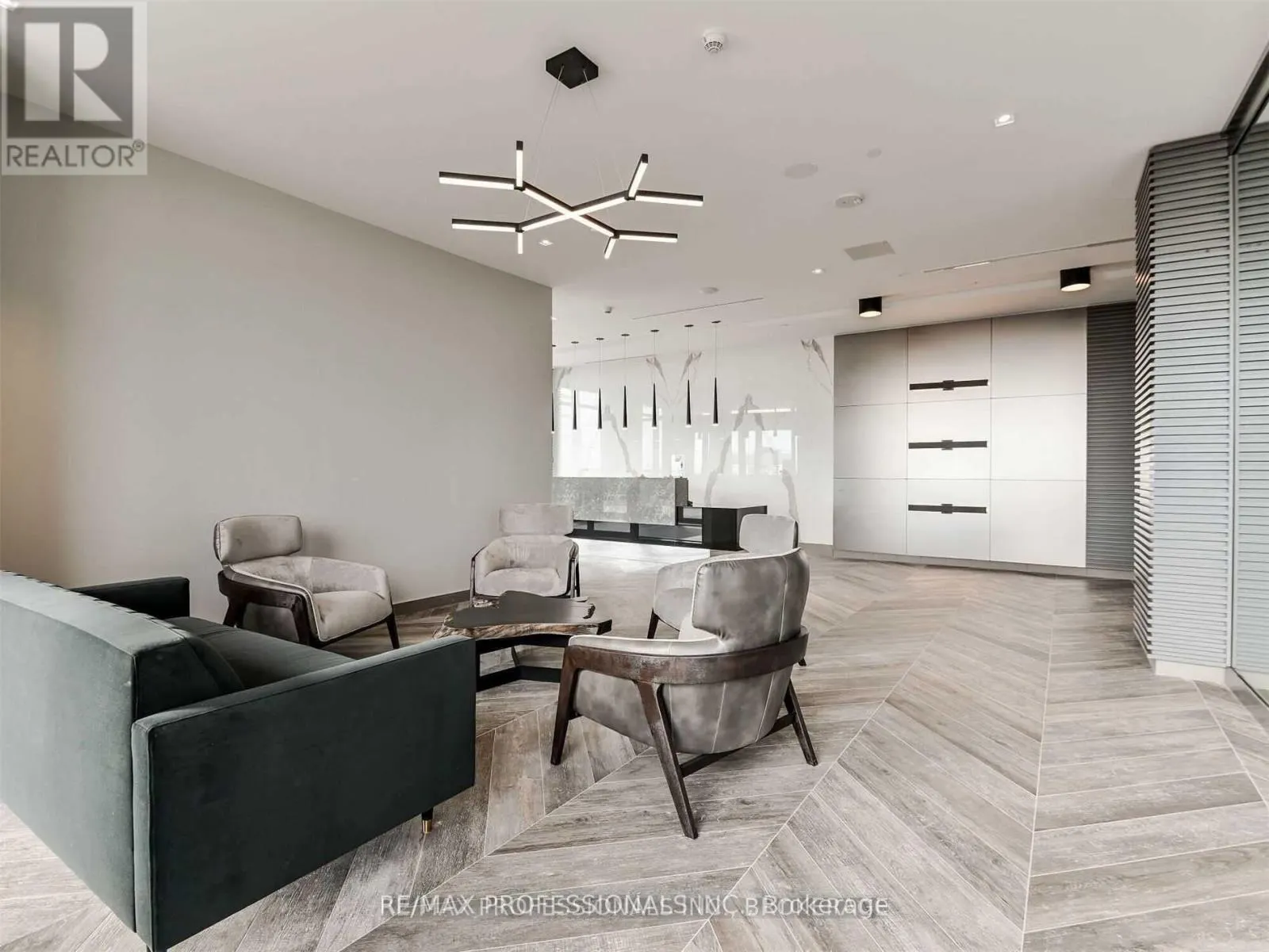 801 - 50 THOMAS RILEY ROAD