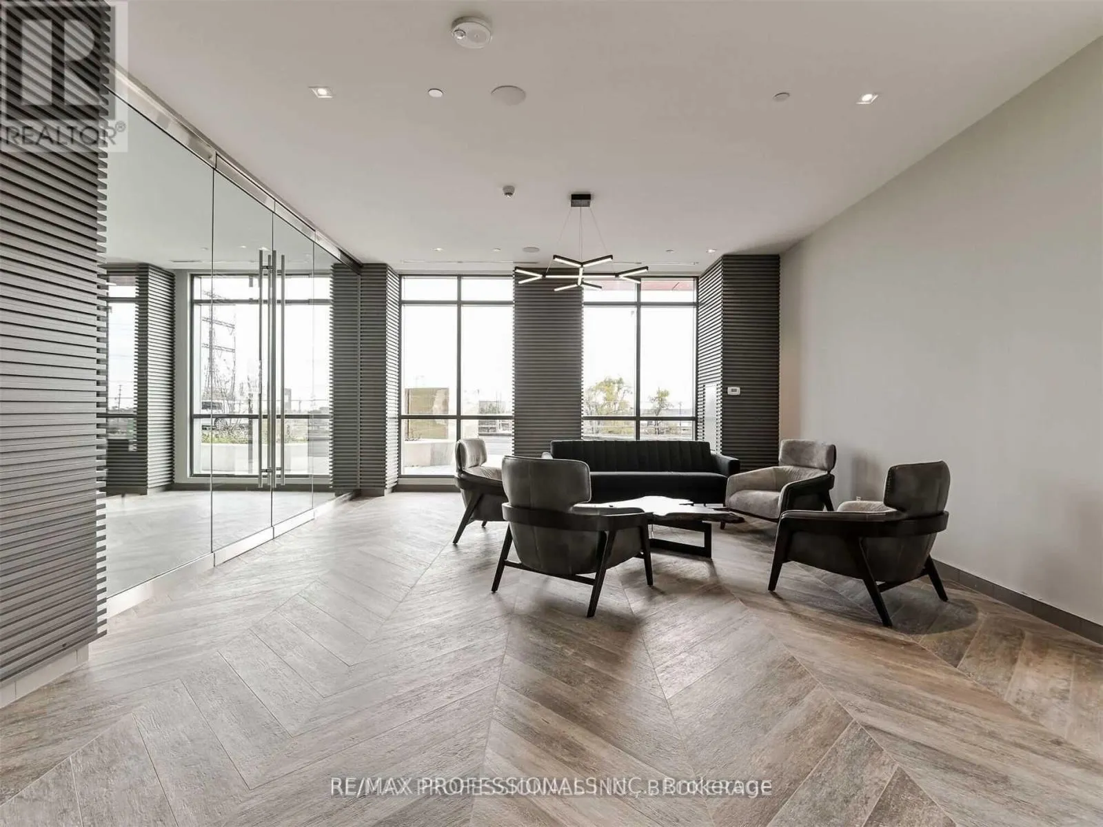 801 - 50 THOMAS RILEY ROAD