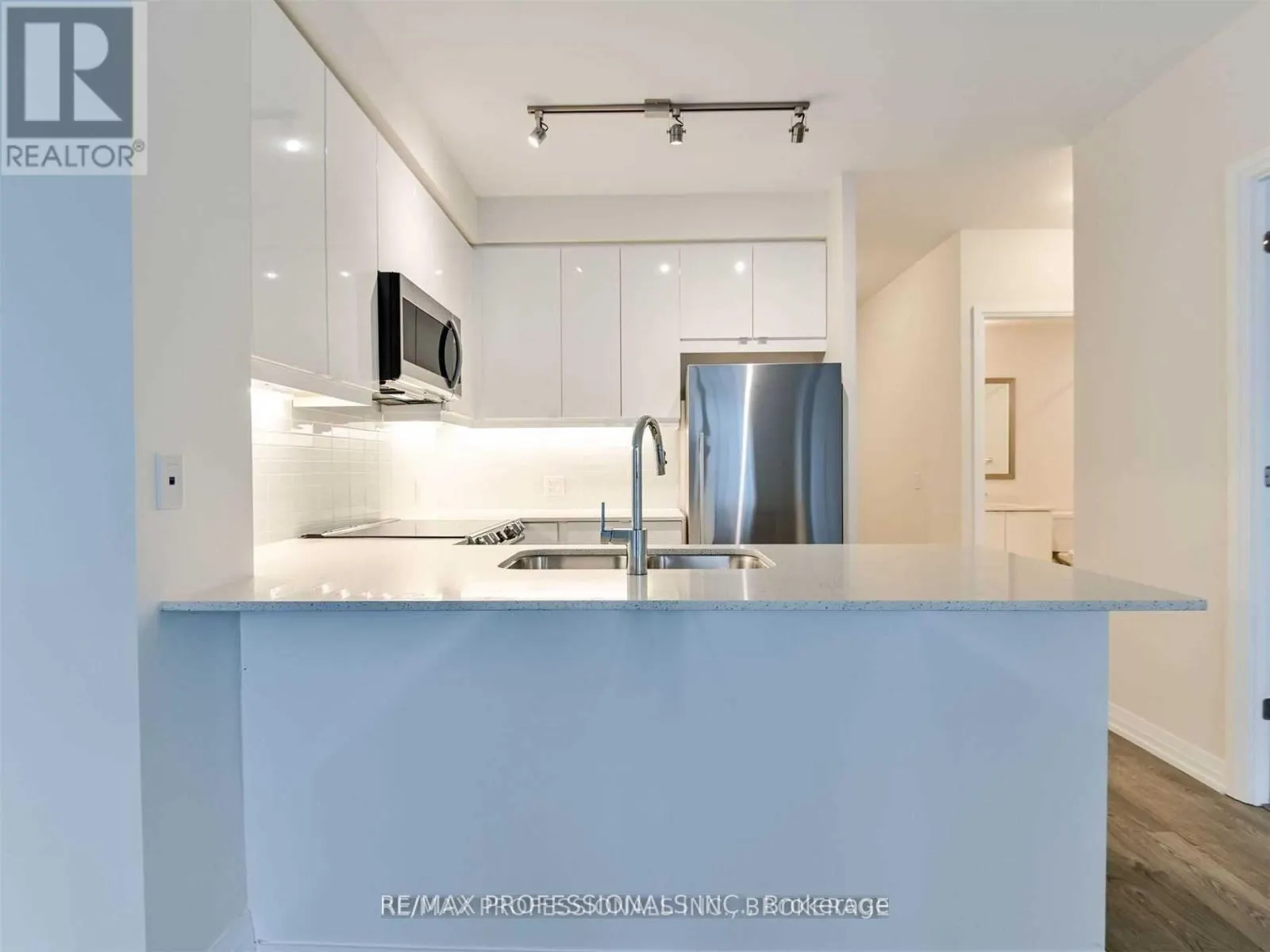 801 - 50 THOMAS RILEY ROAD