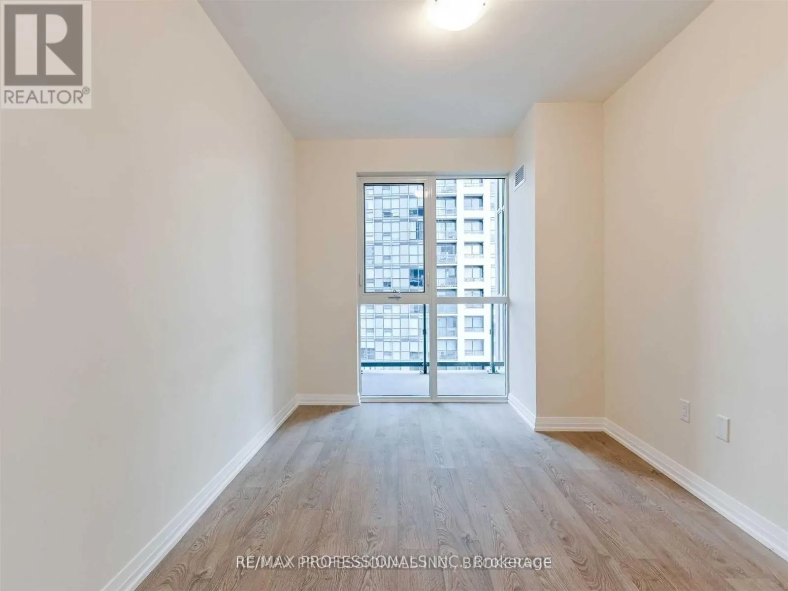 801 - 50 THOMAS RILEY ROAD