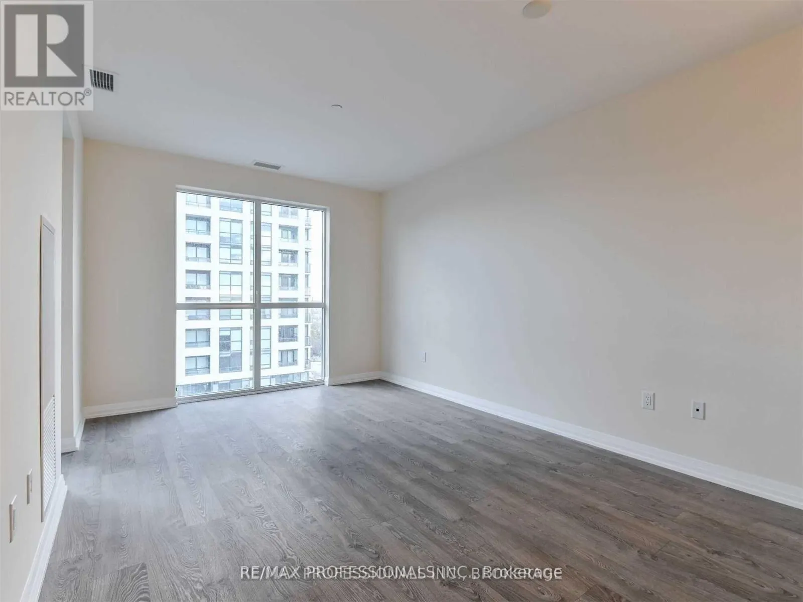 801 - 50 THOMAS RILEY ROAD