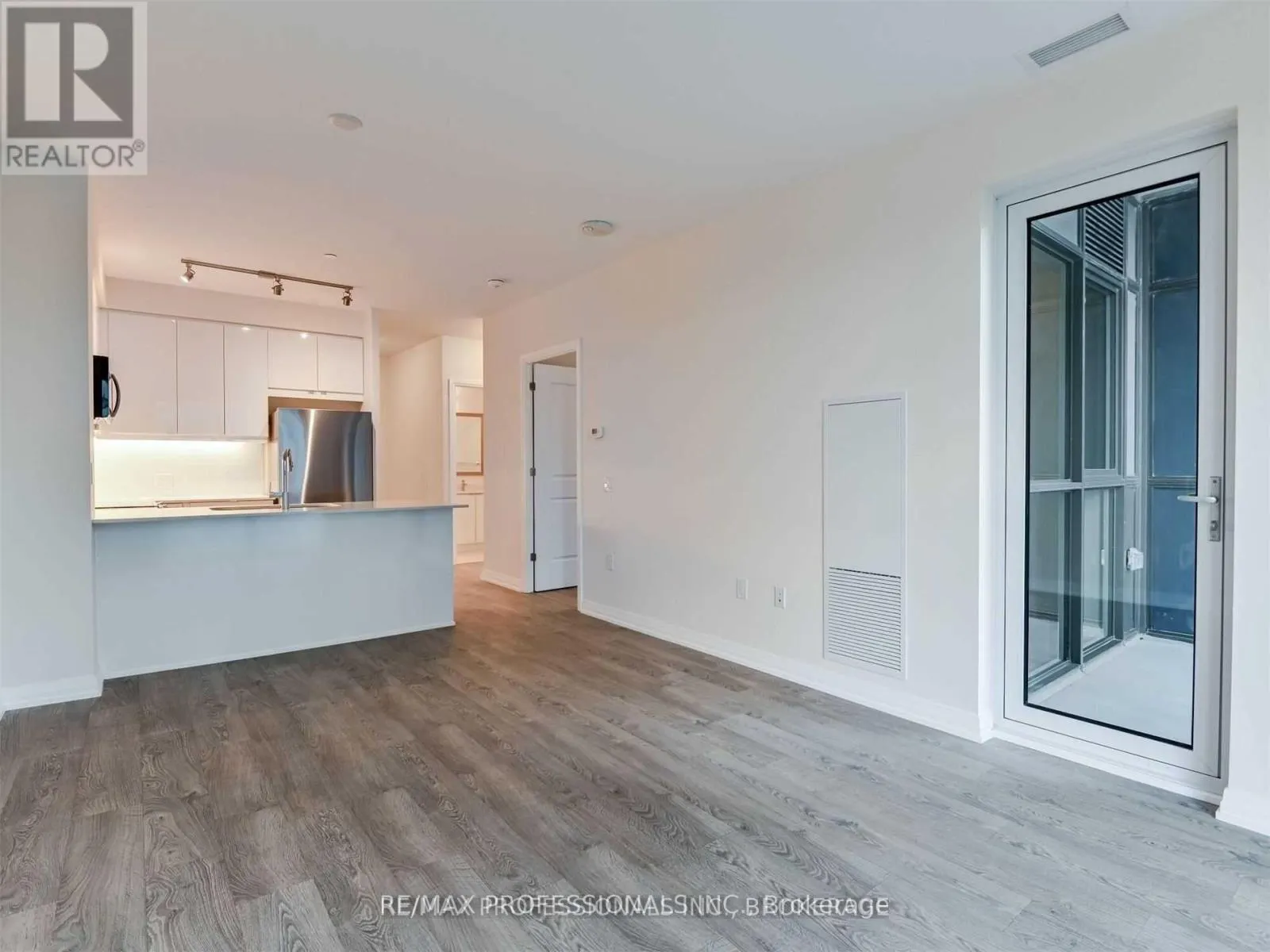 801 - 50 THOMAS RILEY ROAD