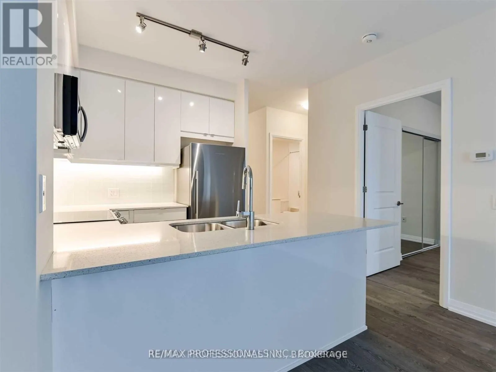 801 - 50 THOMAS RILEY ROAD