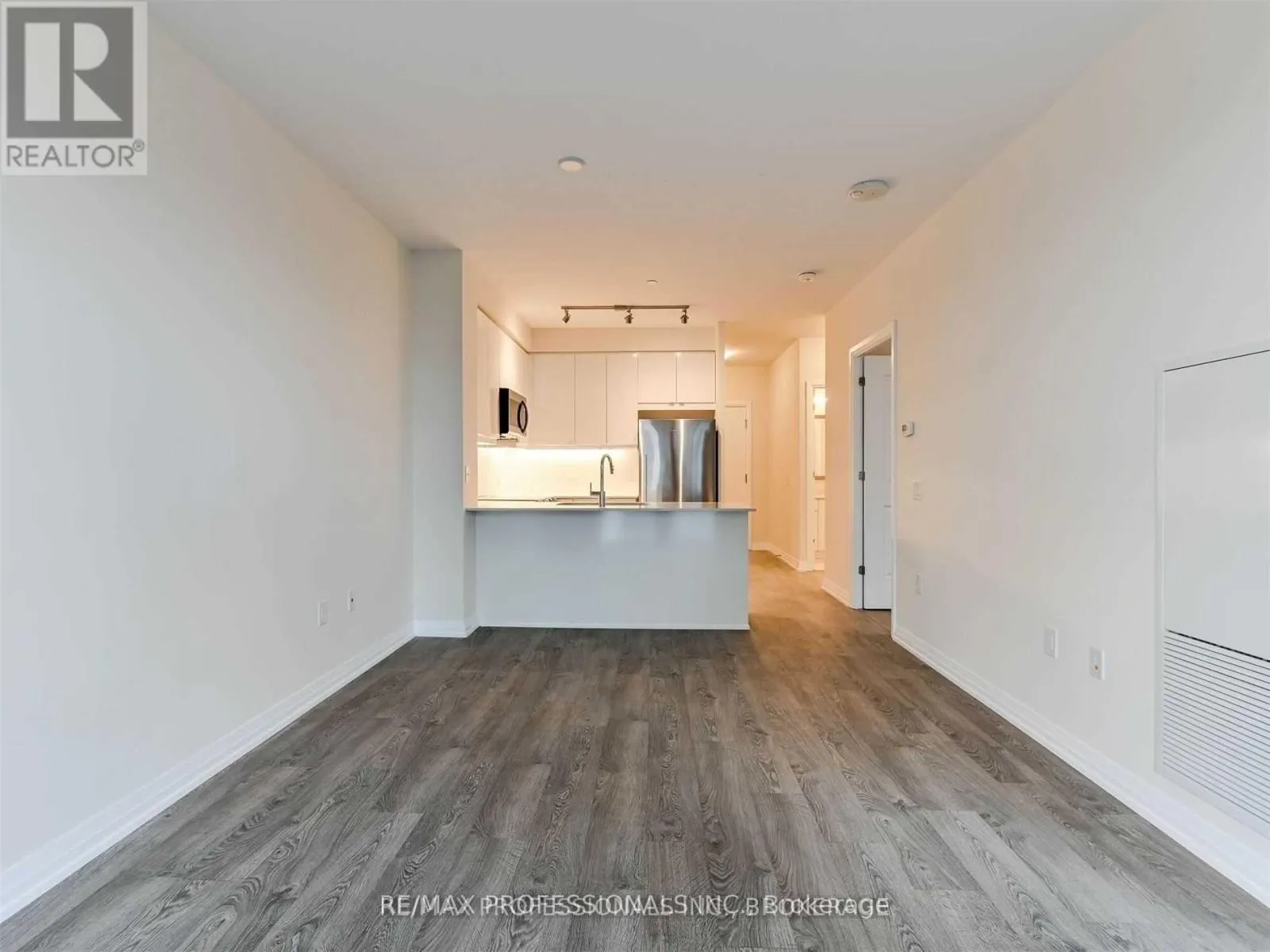 801 - 50 THOMAS RILEY ROAD
