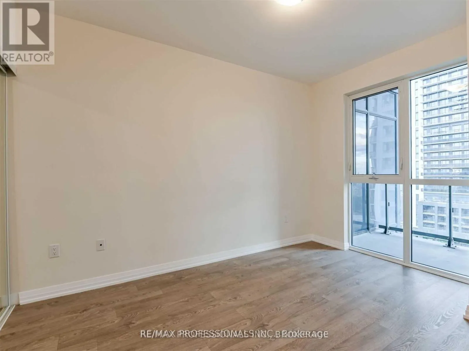 801 - 50 THOMAS RILEY ROAD