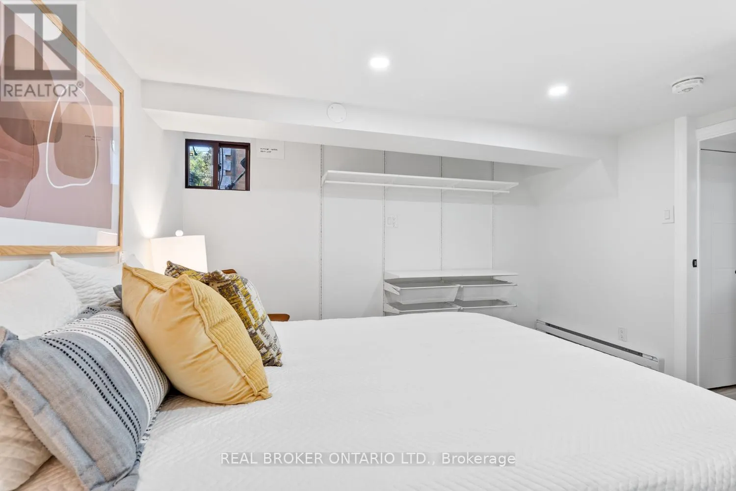 #2 - #2 343 PRINCE EDWARD DRIVE N