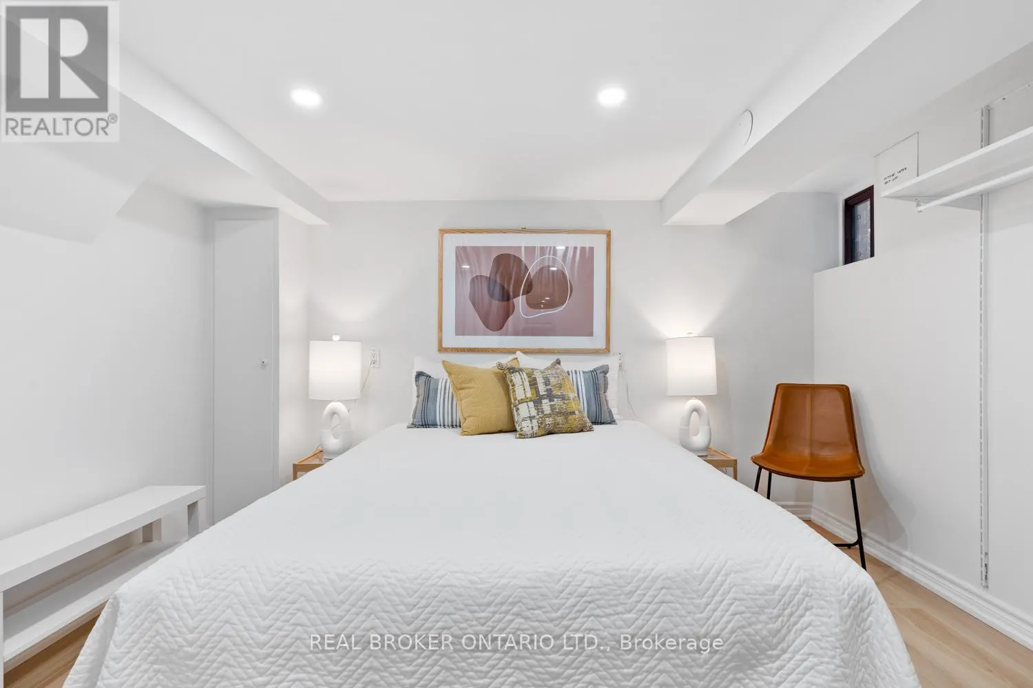 #2 - #2 343 PRINCE EDWARD DRIVE N