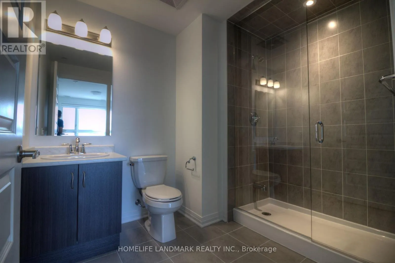 121 - 95 DUNDAS STREET W
