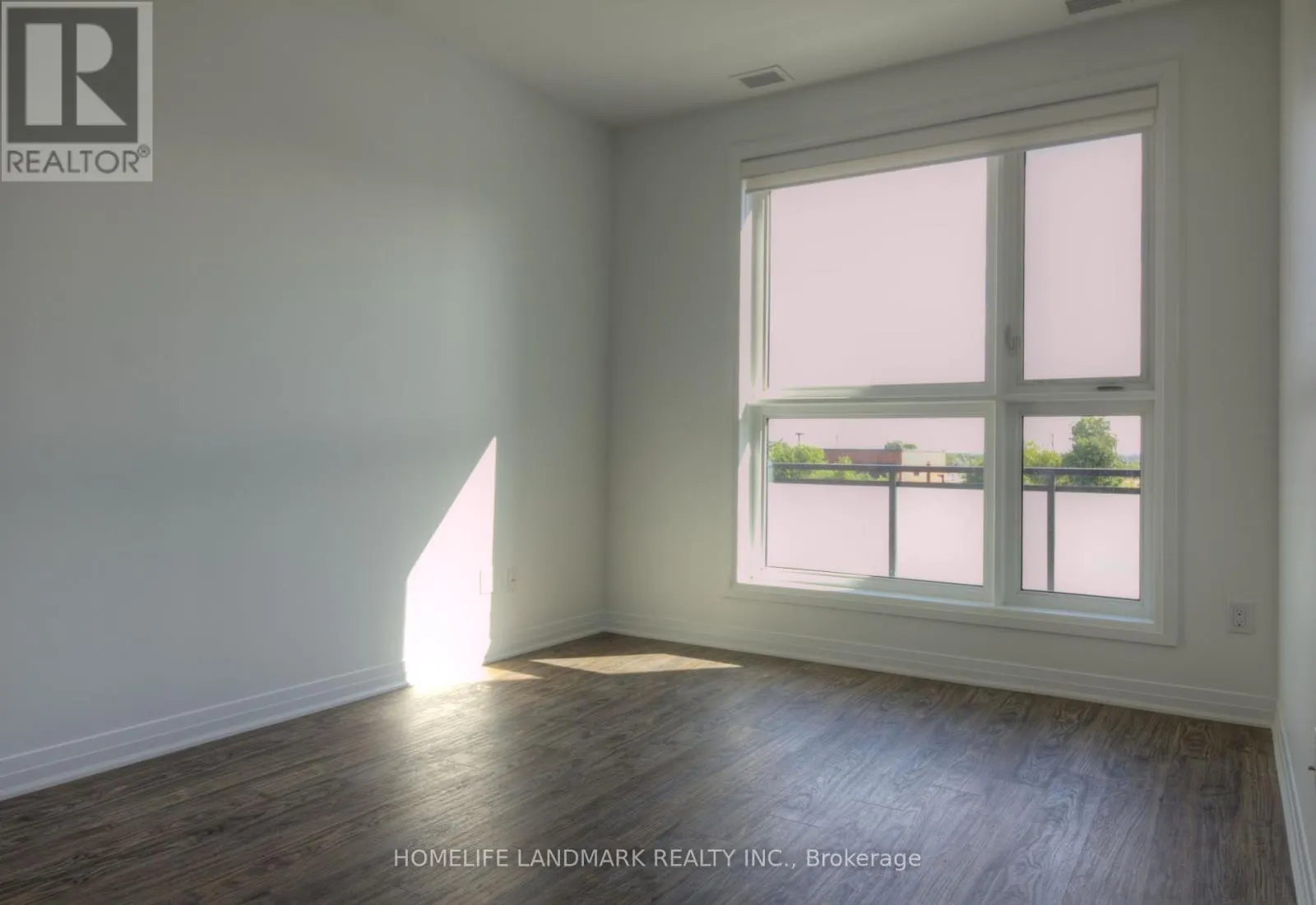 121 - 95 DUNDAS STREET W