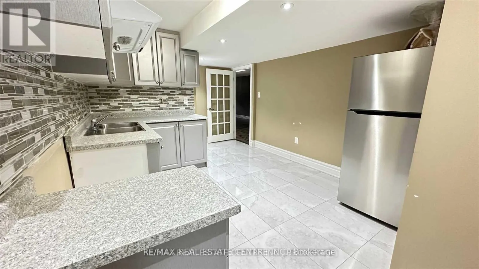 UPPER LEVEL - 32 GIBBS ROAD