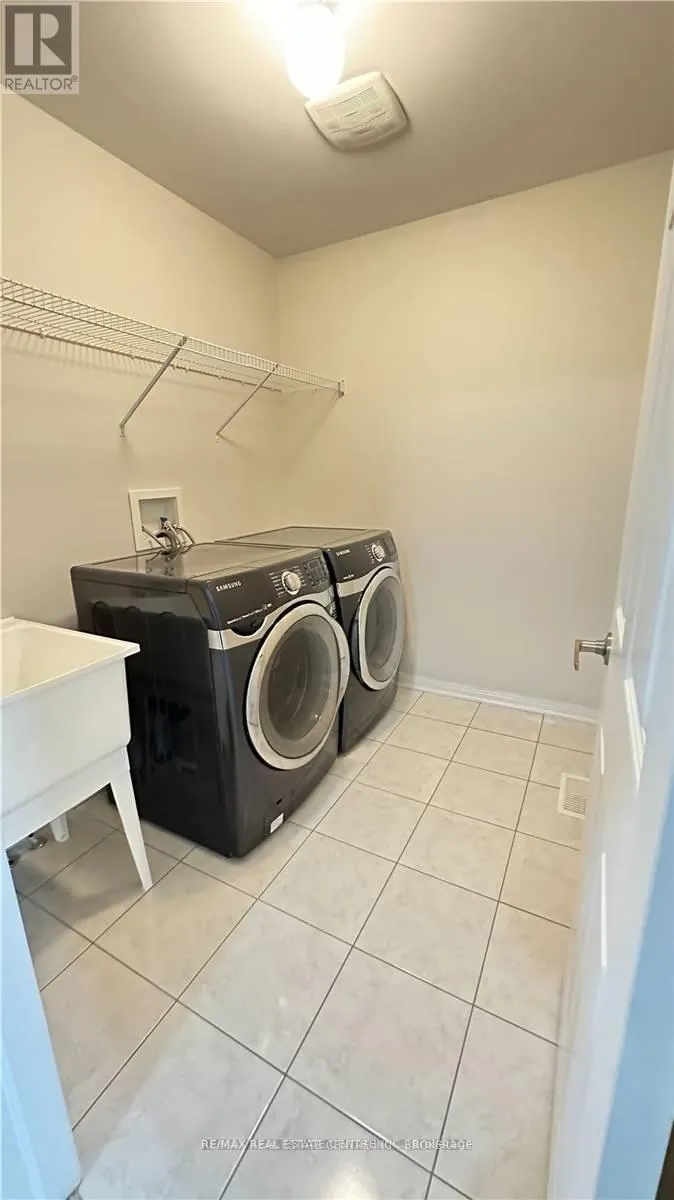 UPPER LEVEL - 32 GIBBS ROAD