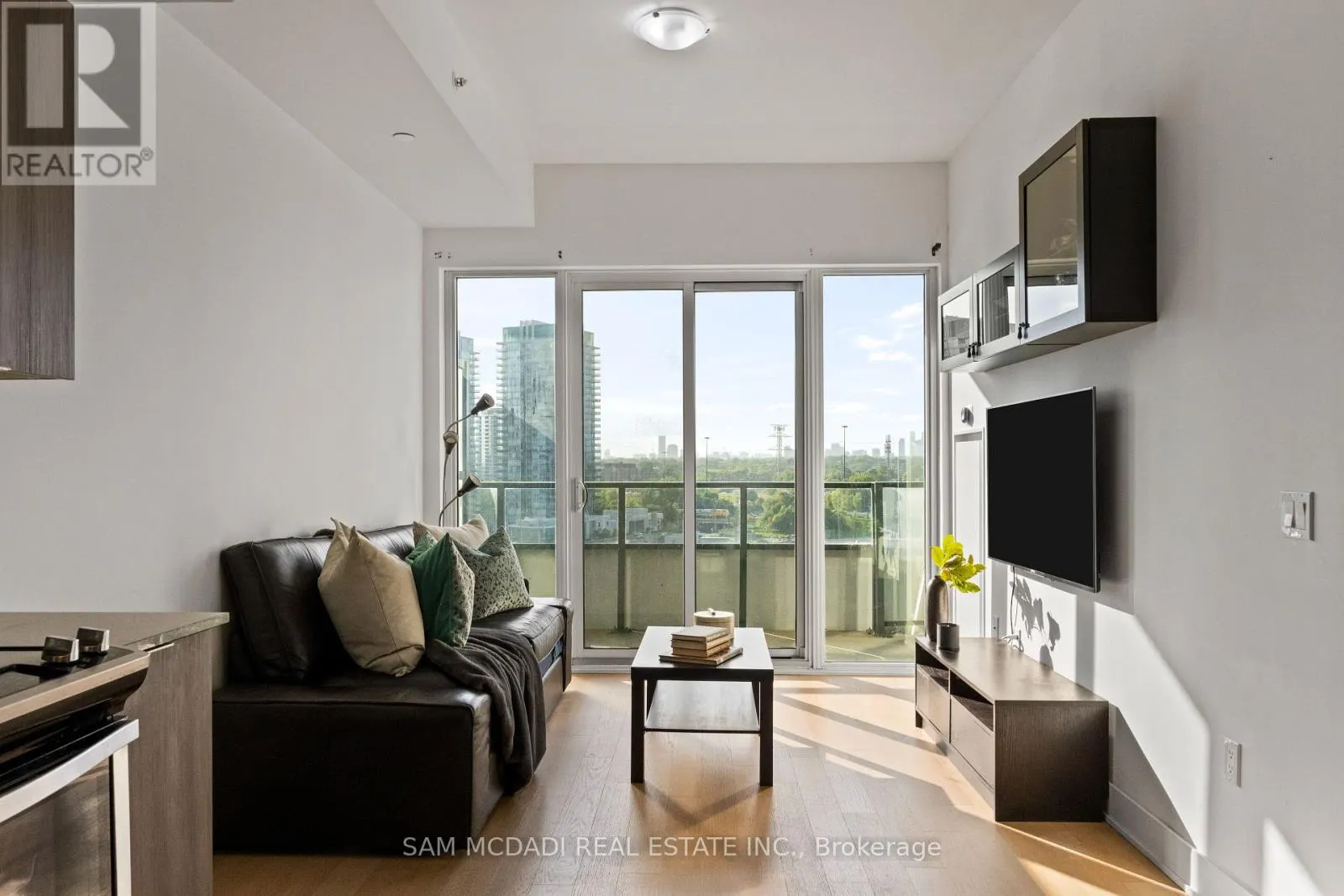 1012 - 30 SHORE BREEZE DRIVE