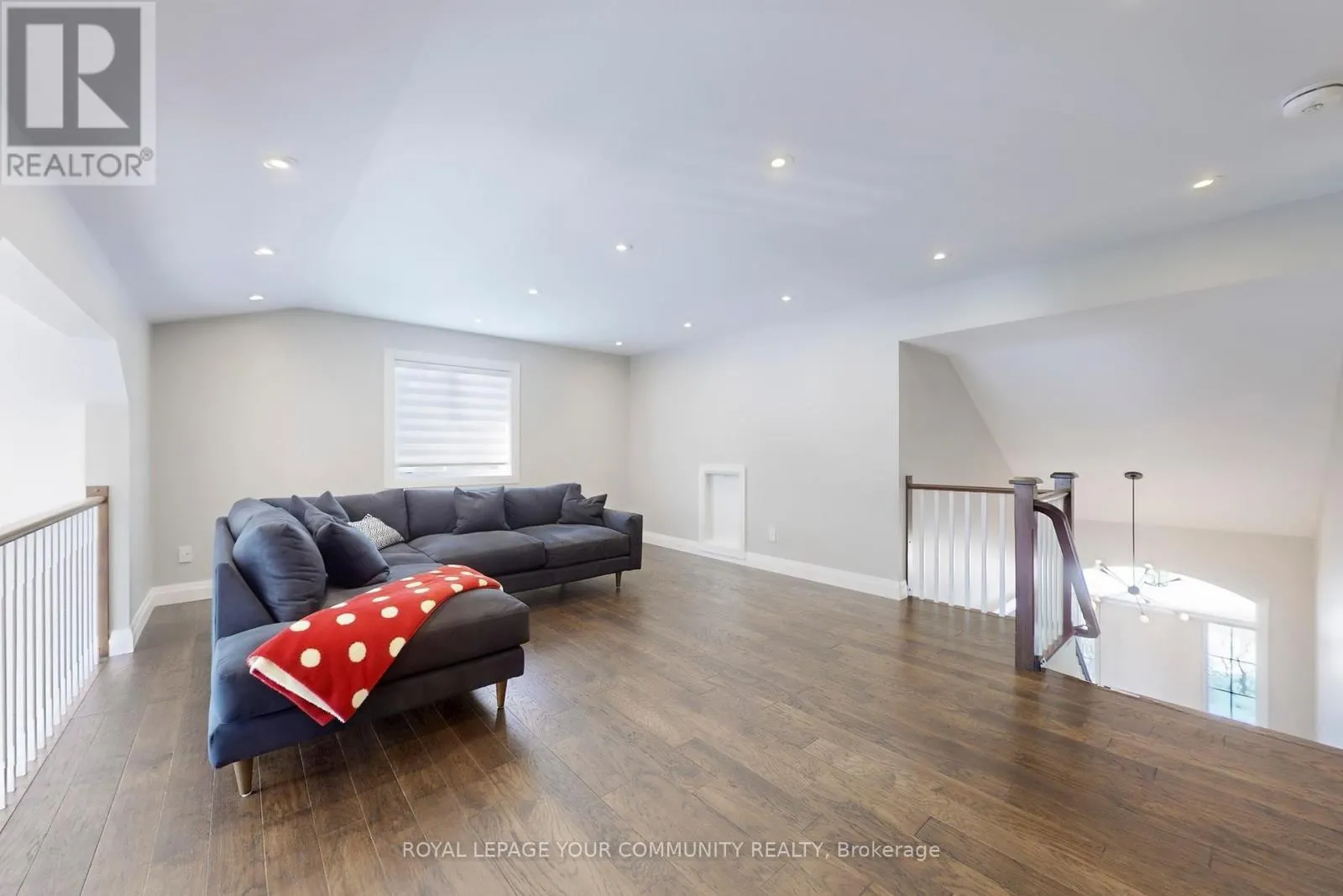 6 - 10 REDDINGTON DRIVE