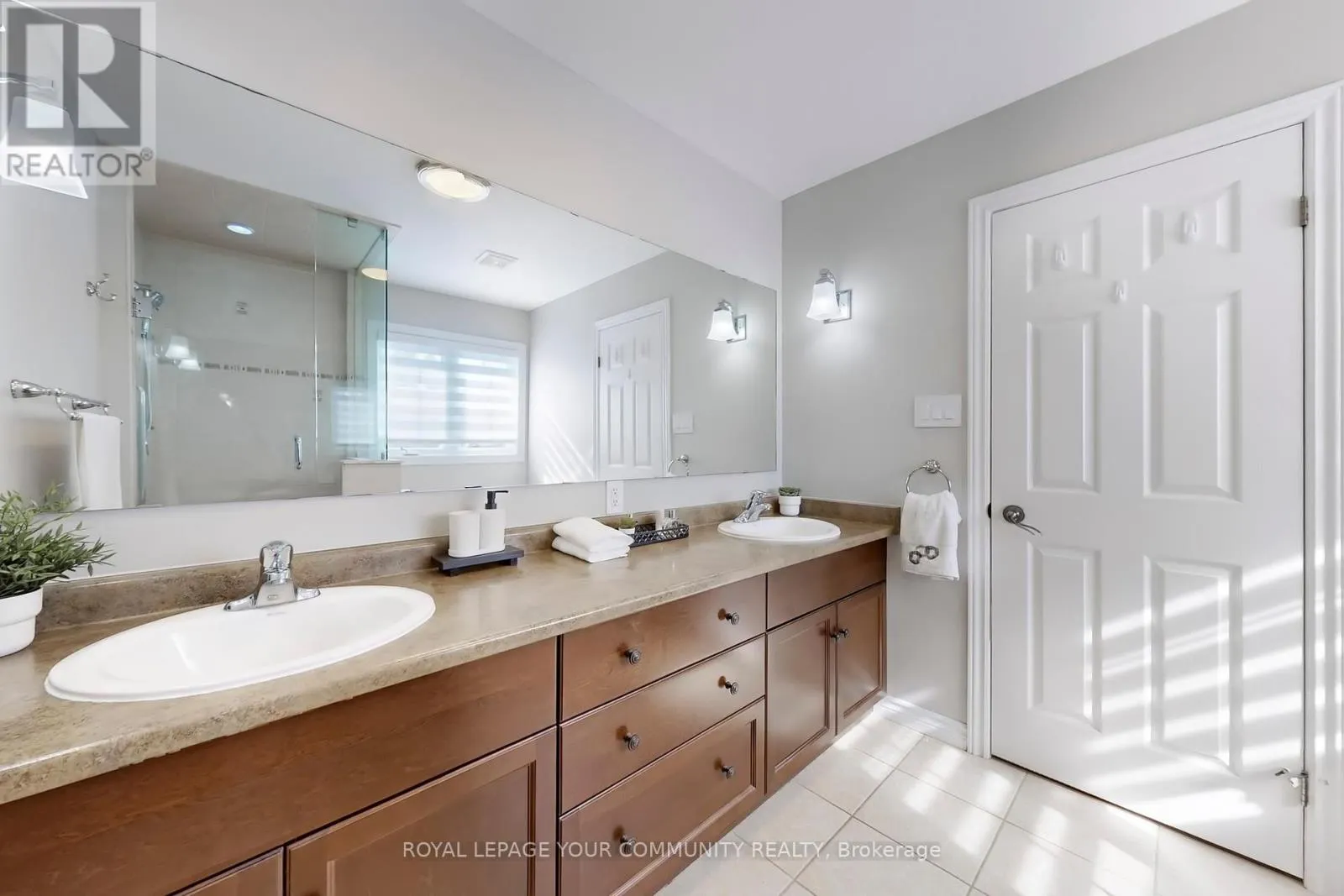 6 - 10 REDDINGTON DRIVE