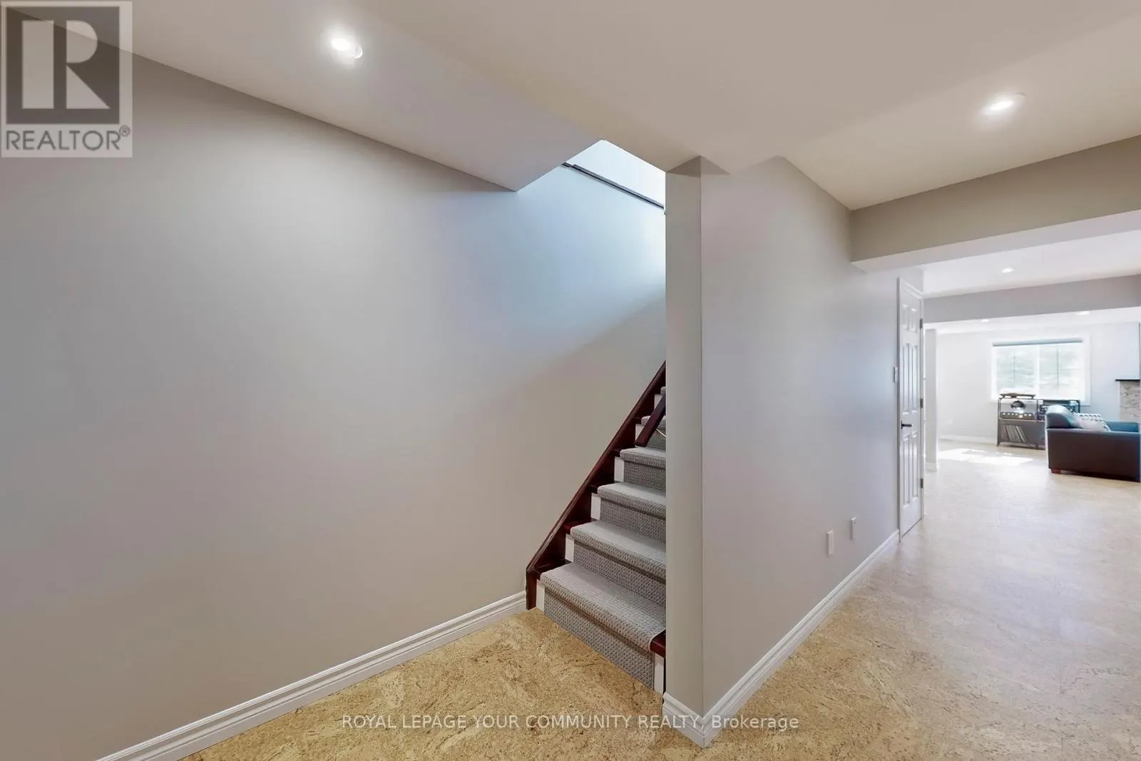 6 - 10 REDDINGTON DRIVE