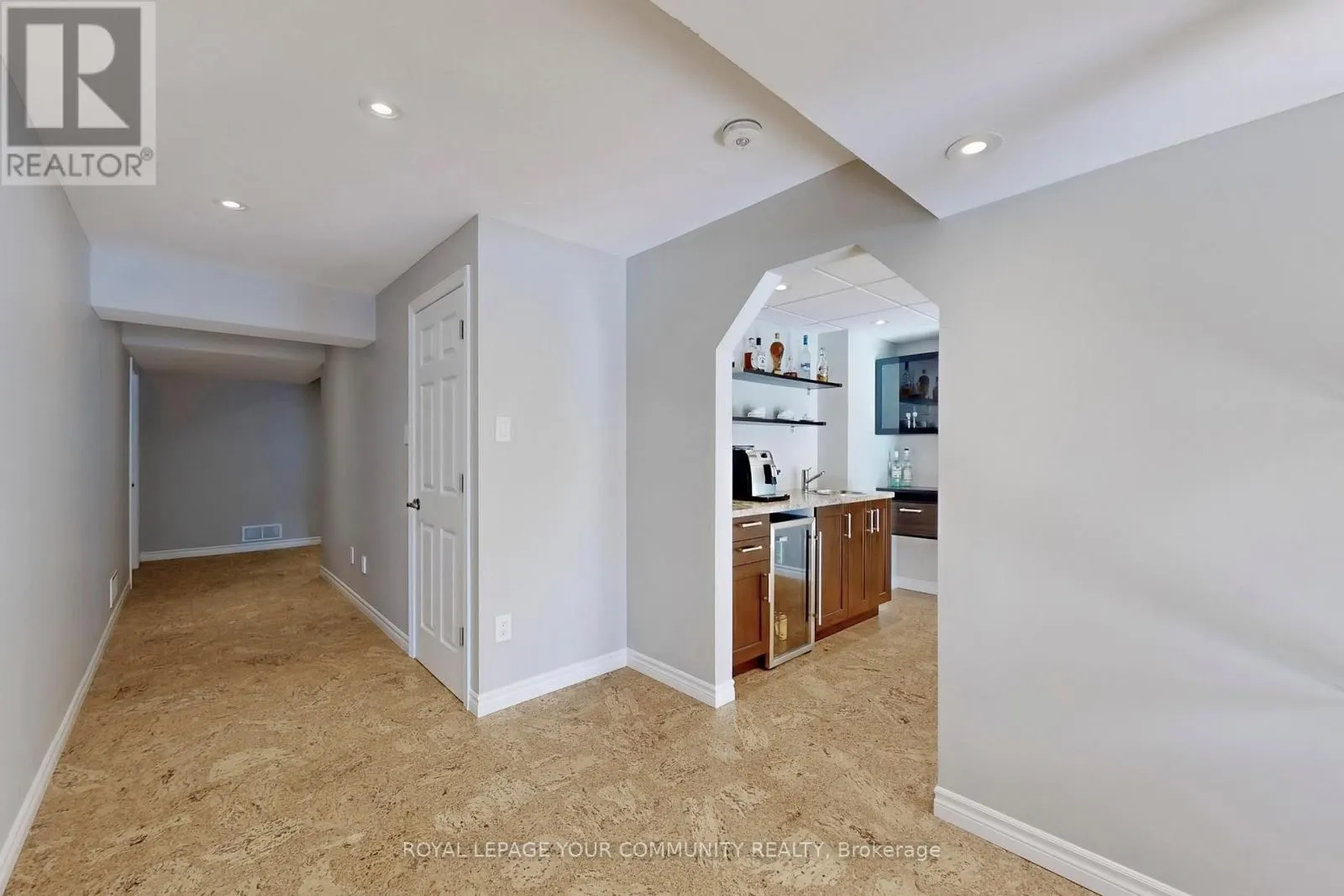 6 - 10 REDDINGTON DRIVE
