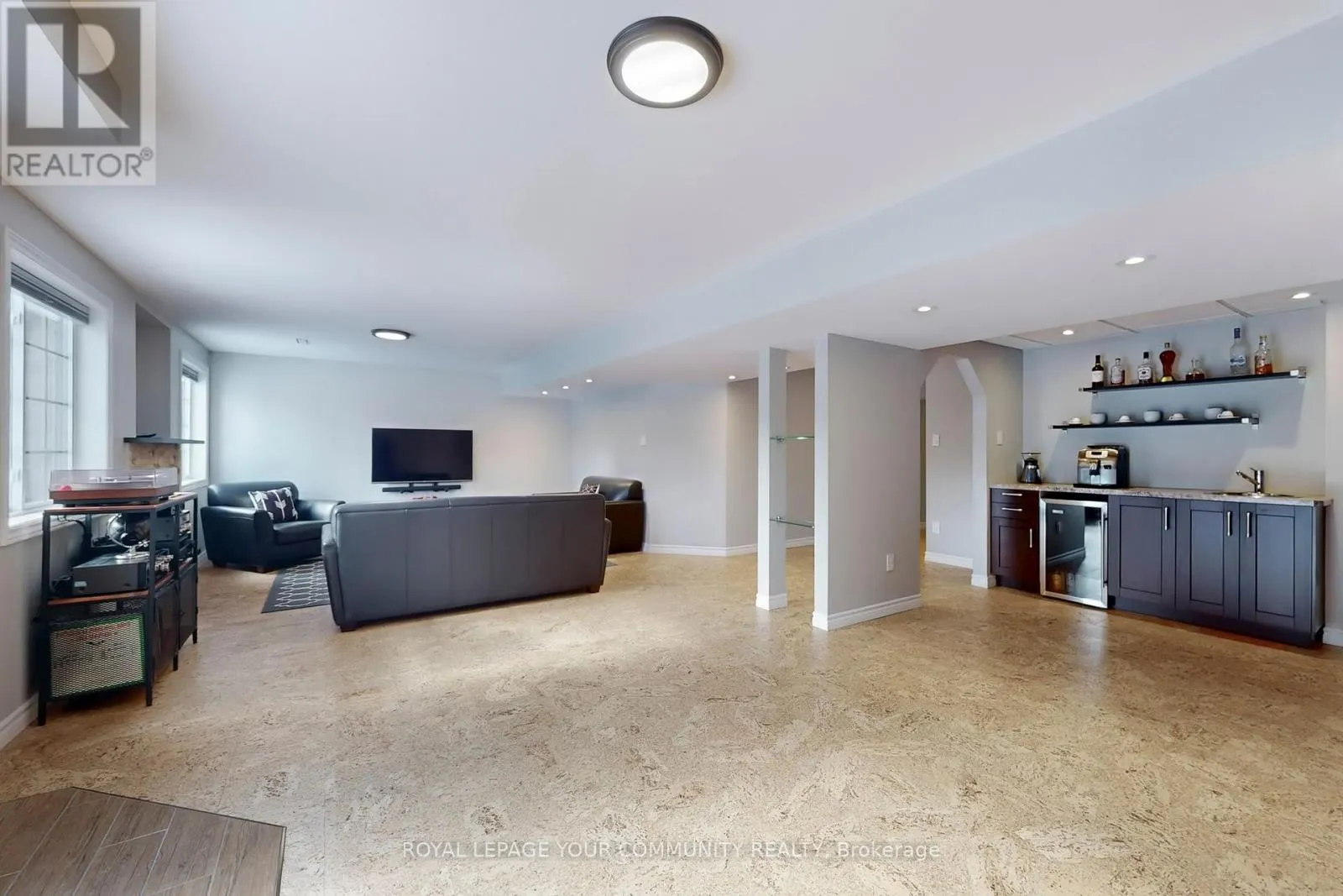 6 - 10 REDDINGTON DRIVE