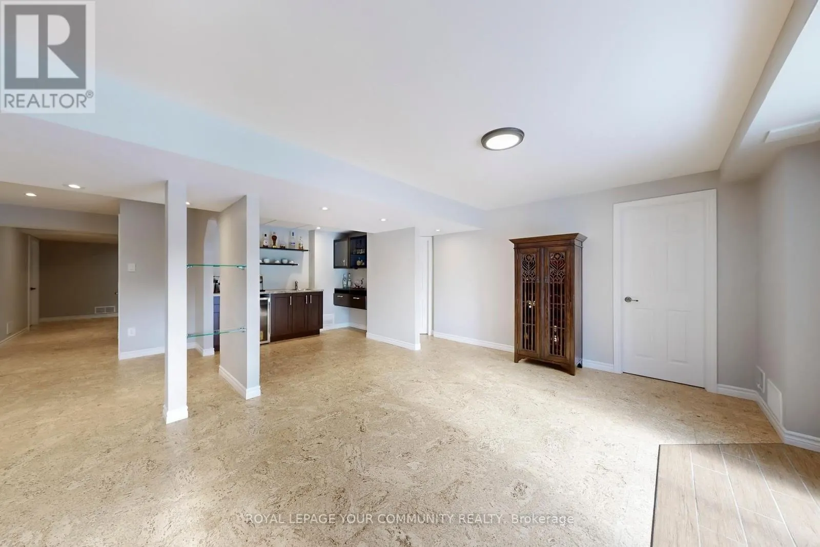 6 - 10 REDDINGTON DRIVE